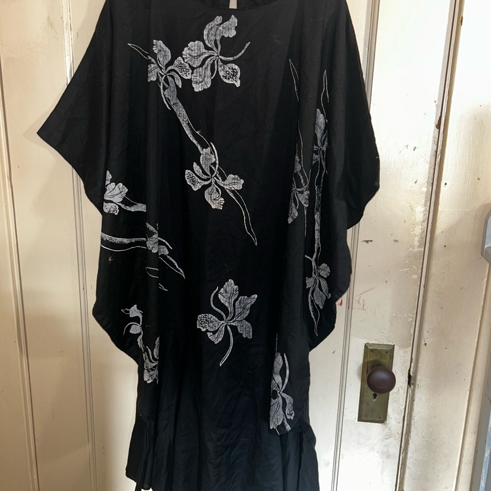 Elegant Black and White Maxi Dress